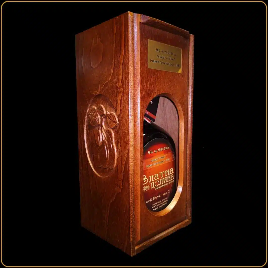 rakija zlatna dolina unikat u drvenoj kutiji poklon za njega