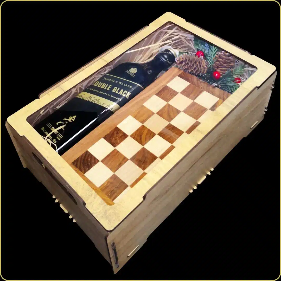 poklon gajbica sa johnnie walker viskijem i šahom