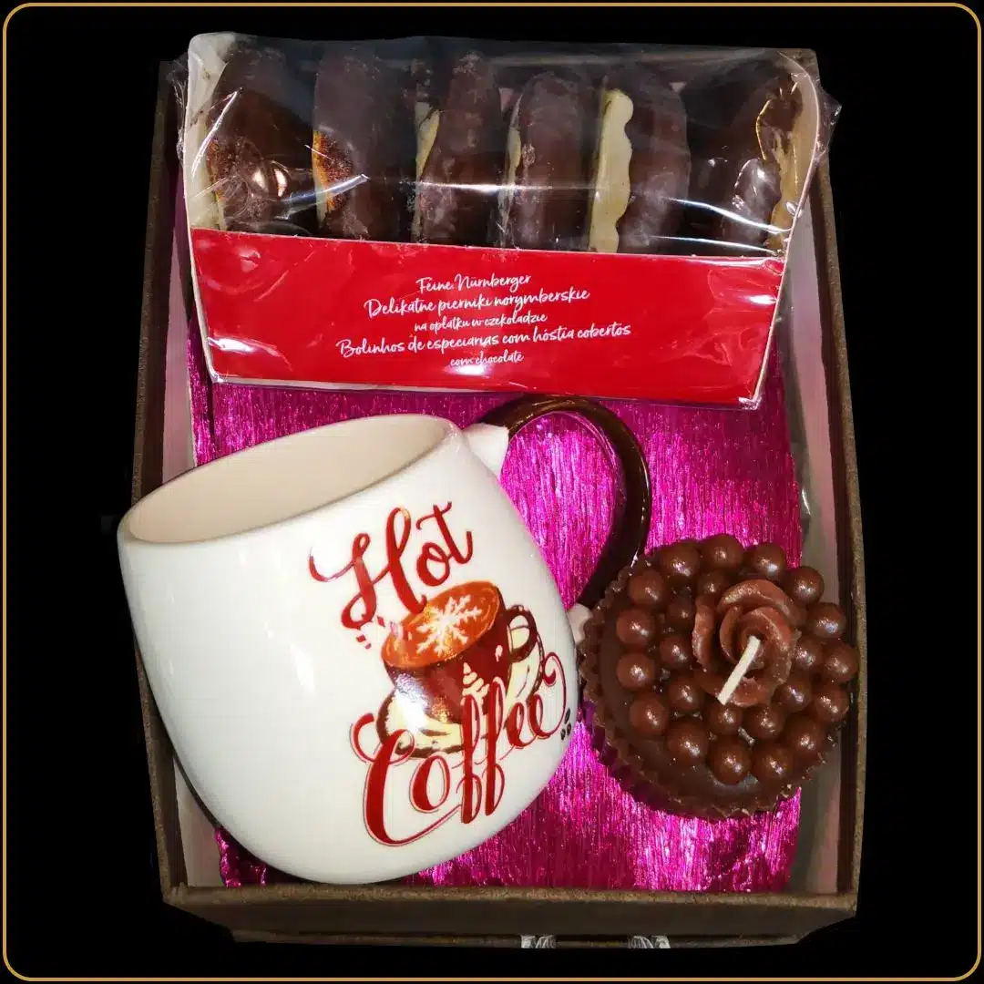 poklon set sa šoljom svećom i medenjacima za drugaricu