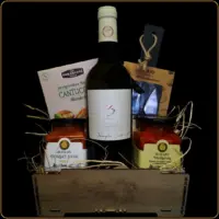 poklon gajbica mediteranski piknik sa vinom i domaćom zimnicom