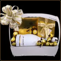 poklon korpa chenet ice sa vinom i čokoladnim poslasticama