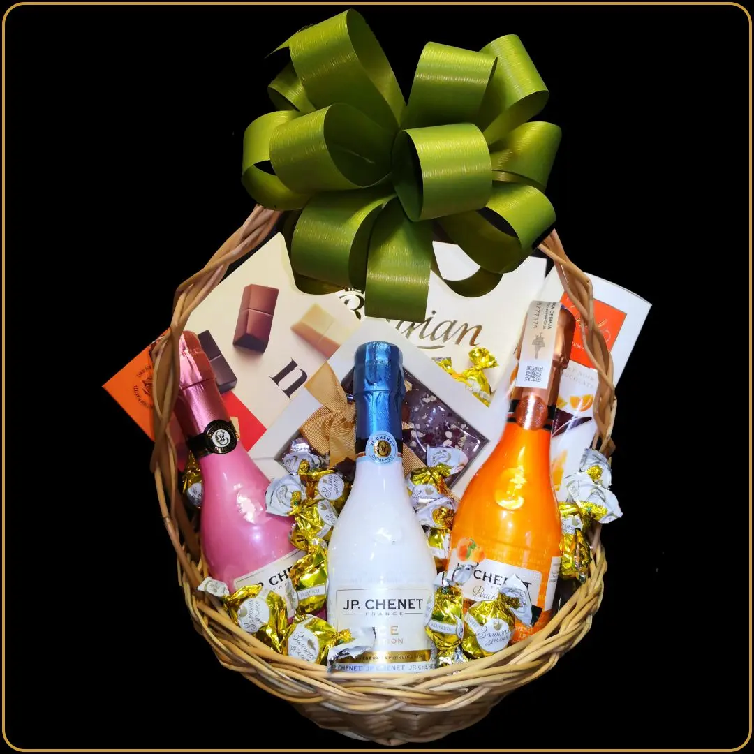 poklon korpa trio chenet mini za ženu ili devojku sa penušavim vinom za rođendan