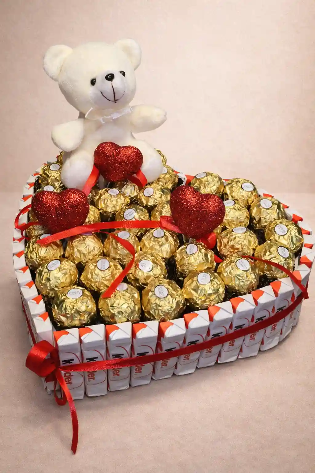 slatki poklon za 8 mart kinder srce sa medom