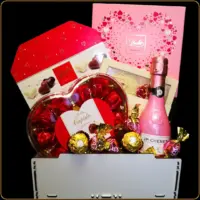 poklon gajbica sa jp chenet rose vinom i čokoladama