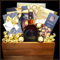 poklon gajbica sa rakijom zlatna dolina i čokoladama