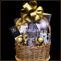 poklon korpa sa tokay spirit coconut likerom i čokoladama