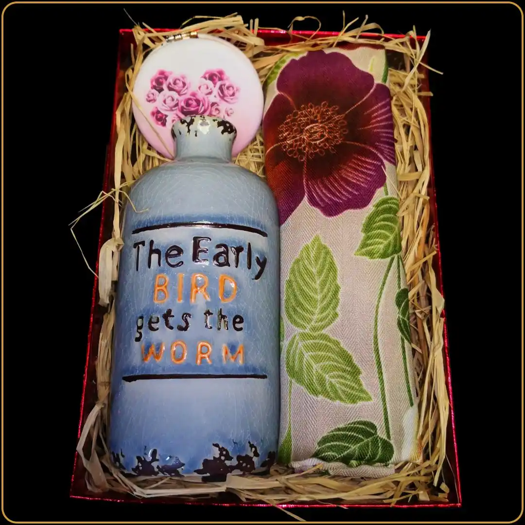 poklon set ruža sa vazom ešarpom i ogledalcem