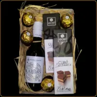 poslovni poklon set kardas vino i cokolade