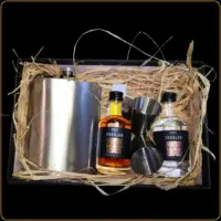 poklon set gentlemen sa rakijom pljoskom i čašicama