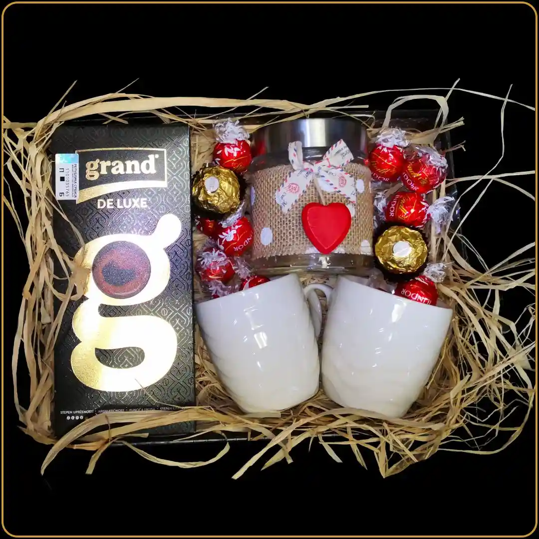 set grand sa kafom soljama i cokoladnim kuglama
