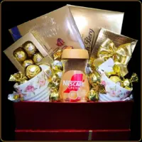 poklon set nes gold kafa šolje čokolade u kutiji