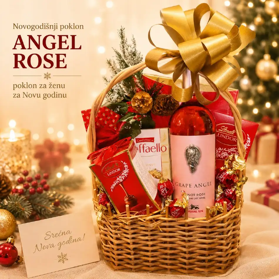 Novogodišnji poklon Angel Rose u prazničnoj korpi sa roze vinom i čokoladama