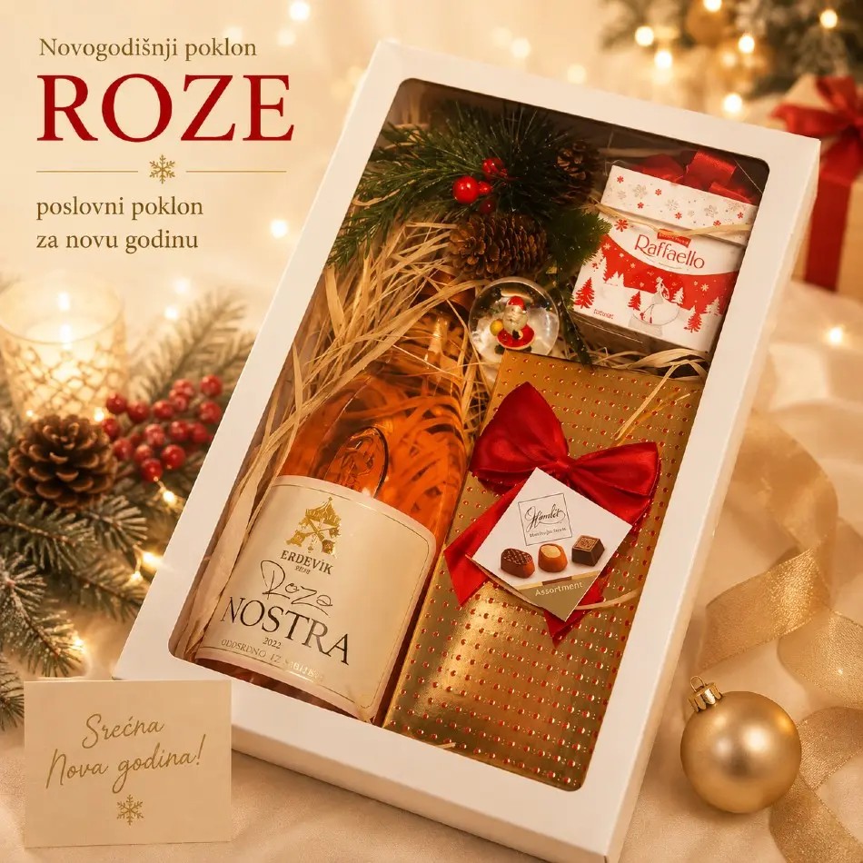 Novogodišnji poklon Roze u elegantnoj gajbici sa roze vinom i slatkišima