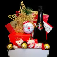 Novogodišnji poklon Baron sa Baron D’Arignac Brut, čokoladama i pralinama
