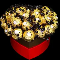 Ferrero Rocher buket Srce u crvenoj kutiji, prednji prikaz