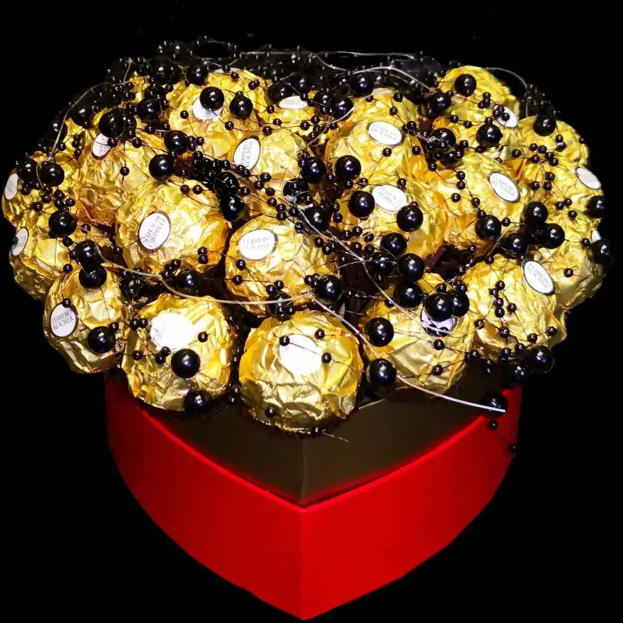 Ferrero Rocher buket Srce u crvenoj kutiji, prednji prikaz