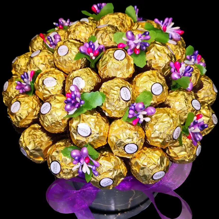 Ferrero Rocher buket u crnoj tubi, bočni prikaz