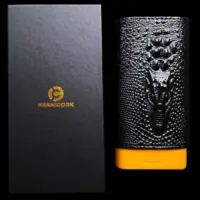 Hannicook Dragon futrola za tri cigare pored crne Hannicook kutije