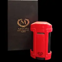 Crveni Myon Racing 4 Jet upaljač za tompuse pored originalne Myon kutije