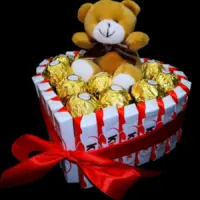 Poklon Slatki meda sa Kinder čokoladicama, Ferrero Rocher kuglama i mini plišanim medom u obliku srca