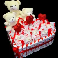 Poklon srce White Choco sa Kinder čokoladom, Raffaellom i tri plišana medveda